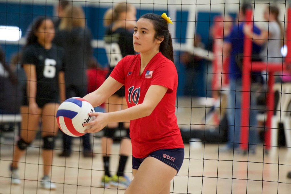 volleyball player at momentous sports irvine