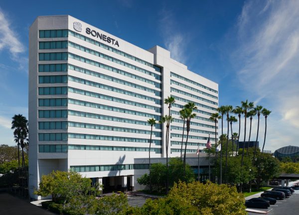 exterior of sonesta irvine hotel