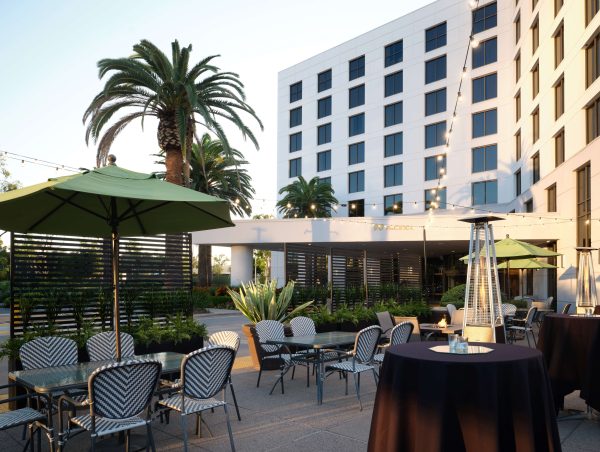 patio of doubletree irvine spectrum